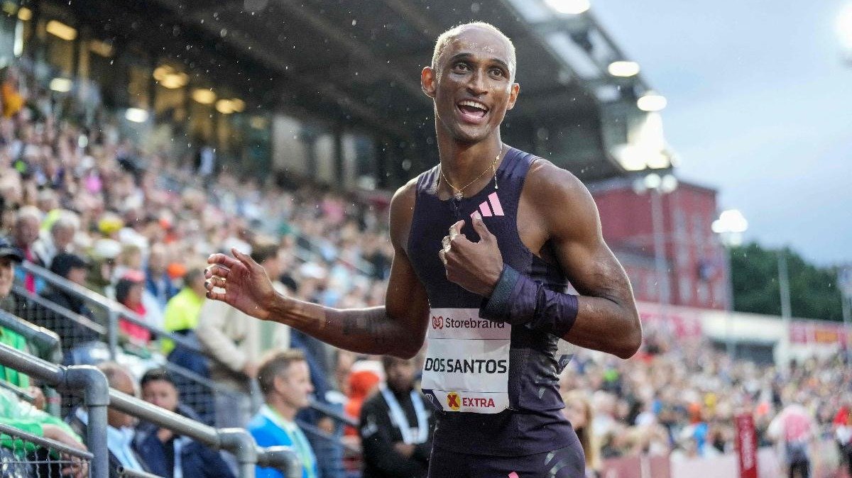 Alisson dos Santos é esperança de medalha de ouro para o Brasil em Paris-2024 (foto: HEIKO JUNGE/AFP)