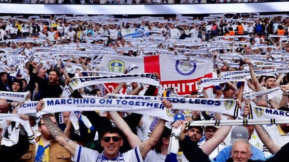 Torcedores do Leeds United (foto: Divulgação/Leeds United)