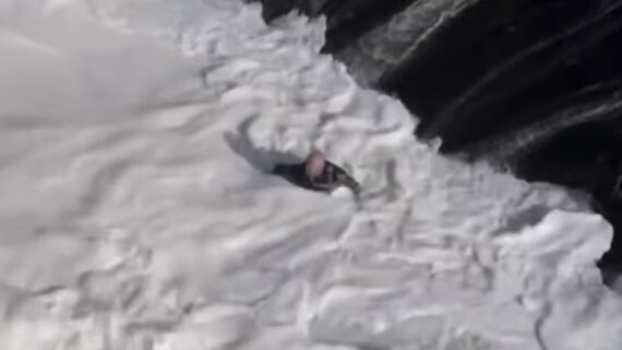 Will Santana ficou preso entre a correnteza e as pedras ao tentar salvar o jet-ski do amigo (foto: Redes sociais/Reprodução)