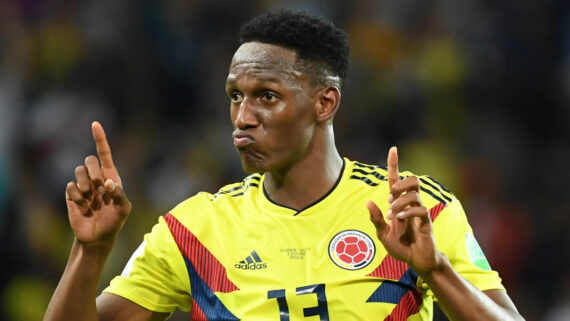 Yerry Mina em jogo pela Seleção Colombiana (foto: YURI CORTEZ / AFP)