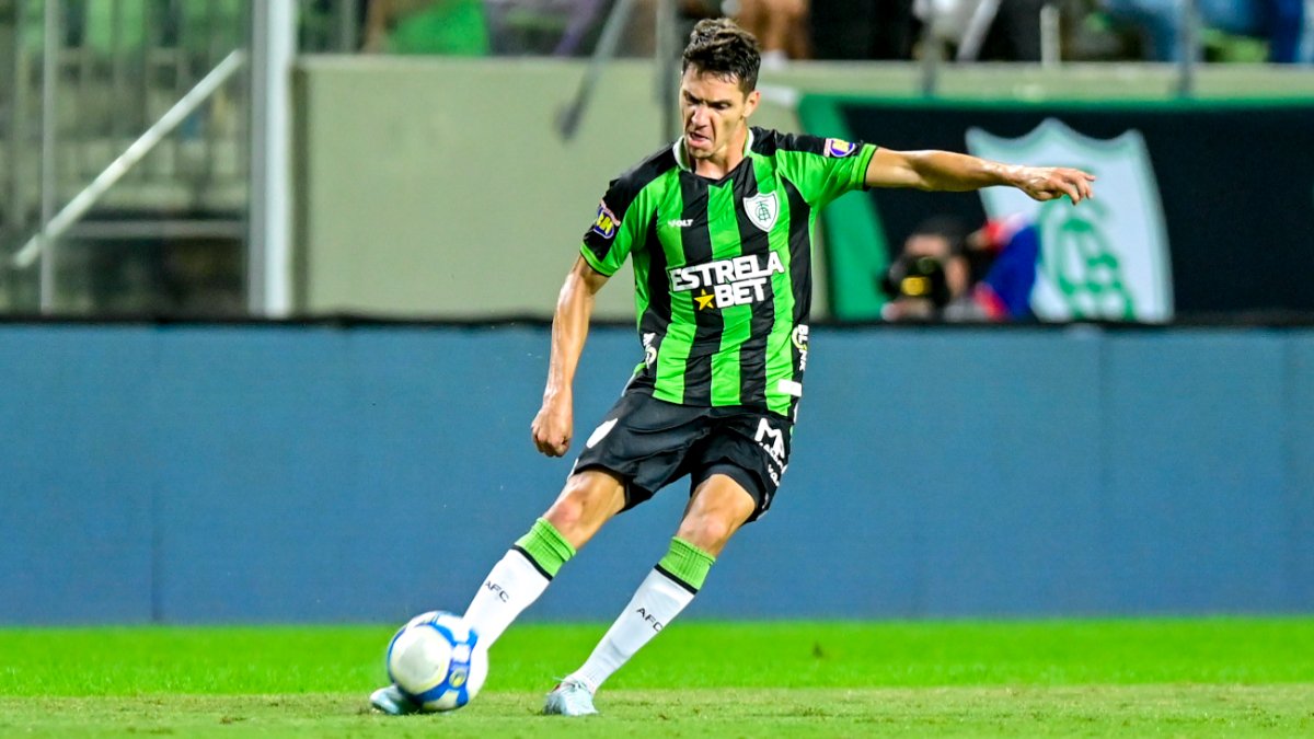 Alê, meio-campista do América (foto: Mourão Panda / América)