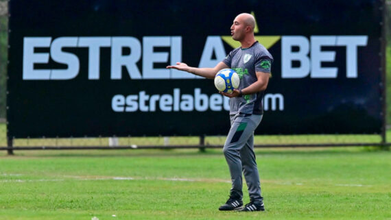 Cauan de Almeida em treino antes de jogo pela Série B (foto: Mourão Panda/América)