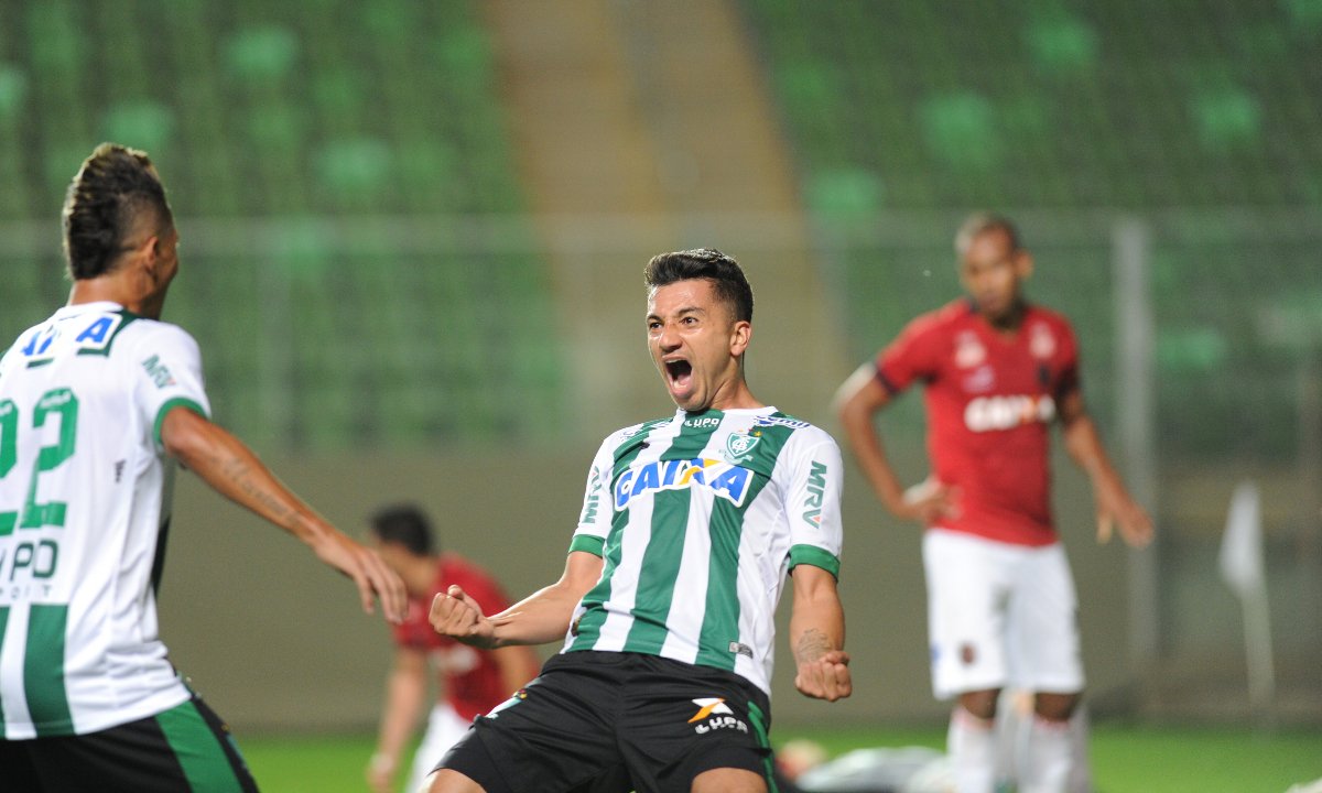 Renan Oliveira em jogo da Série B (foto: Alexandre Guzanshe/EM/D.A Press)