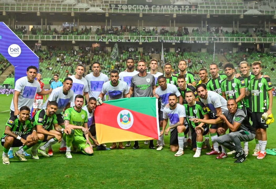 América faz homenagem para vítimas no Rio Grande do Sul (foto: Mourão Panda / América)