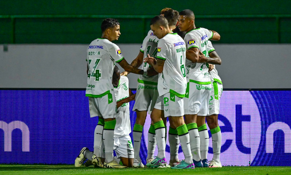 América se recupera de falha, vence Guarani e volta ao G4