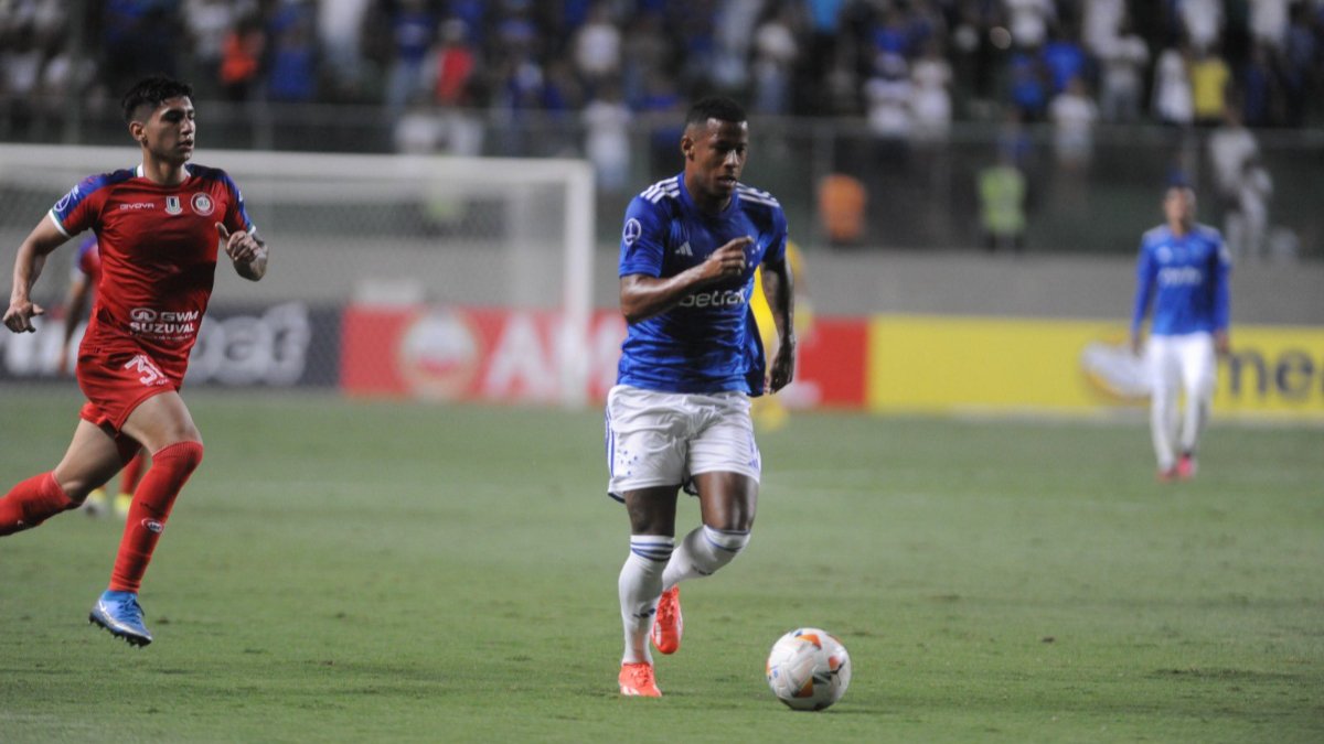 Lance do jogo entre Cruzeiro e Unión La Calera (foto: Alexandre Guzanshe/EM/D.A Press)