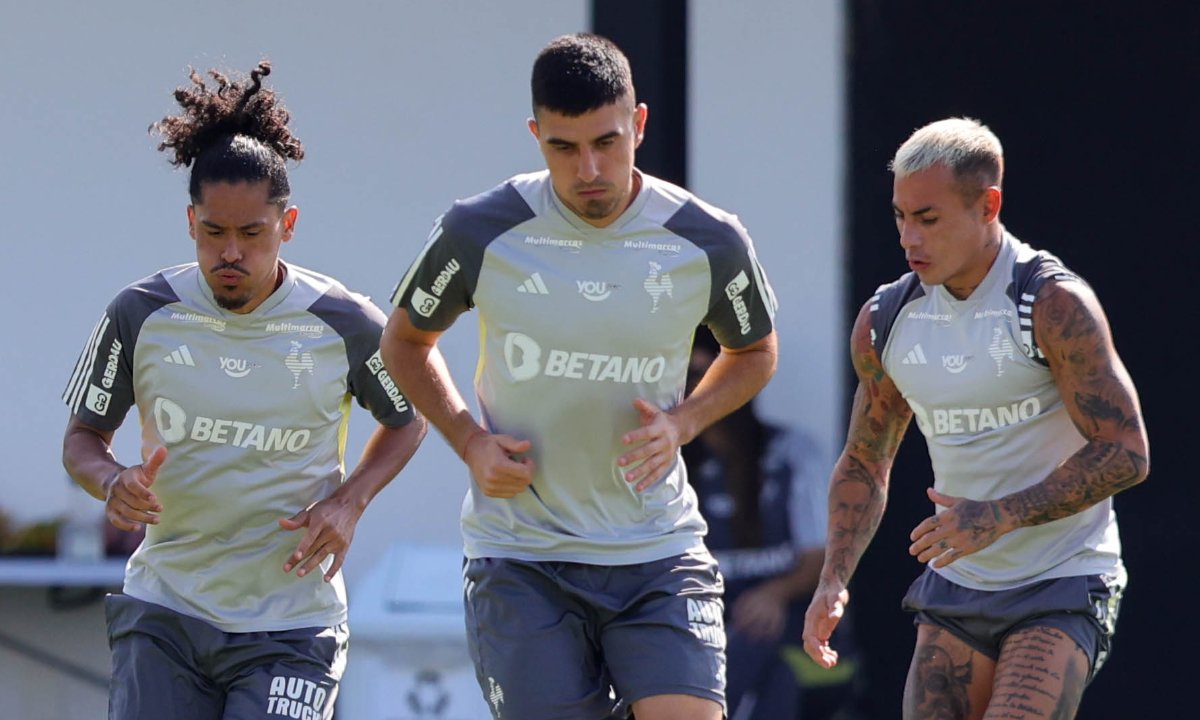 Lemos, Battaglia e Vargas em treino pelo Atlético (foto: Pedro Souza/Atlético)