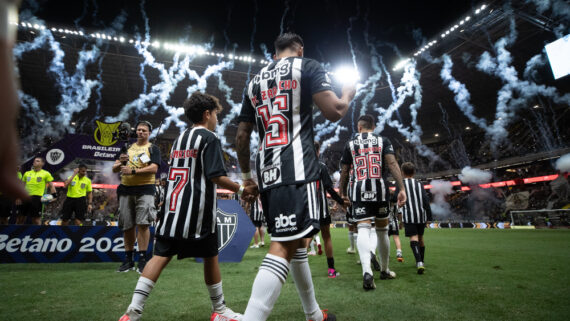 Atlético em jogo do Campeonato Brasileiro na Arena MRV (foto: Pedro Souza/Atlético)