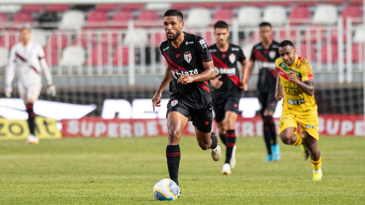 Lance do jogo entre Brusque e Atlético-GO (foto: Luiz Vieira / Atlético-GO)