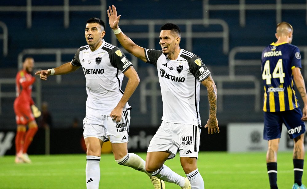 Jogadores do Atlético comemoram vitória sobre o Rosario Central pela Libertadores (foto: Marcelo Manera/AFP)