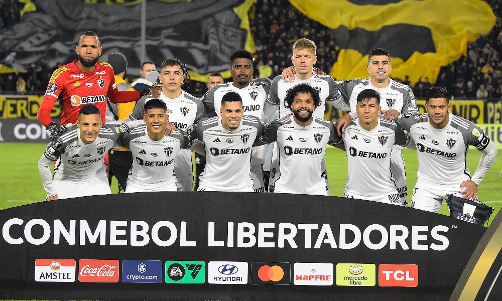 Jogadores do Atlético antes do jogo contra o Peñarol (foto: Dante Fernandez / AFP)