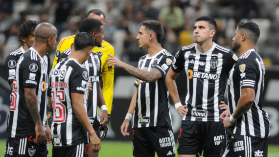 Jogadores do Atlético antes de duelo com o Caracas pela Libertadores (foto: Alexandre Guzanshe/EM/D.A Press)