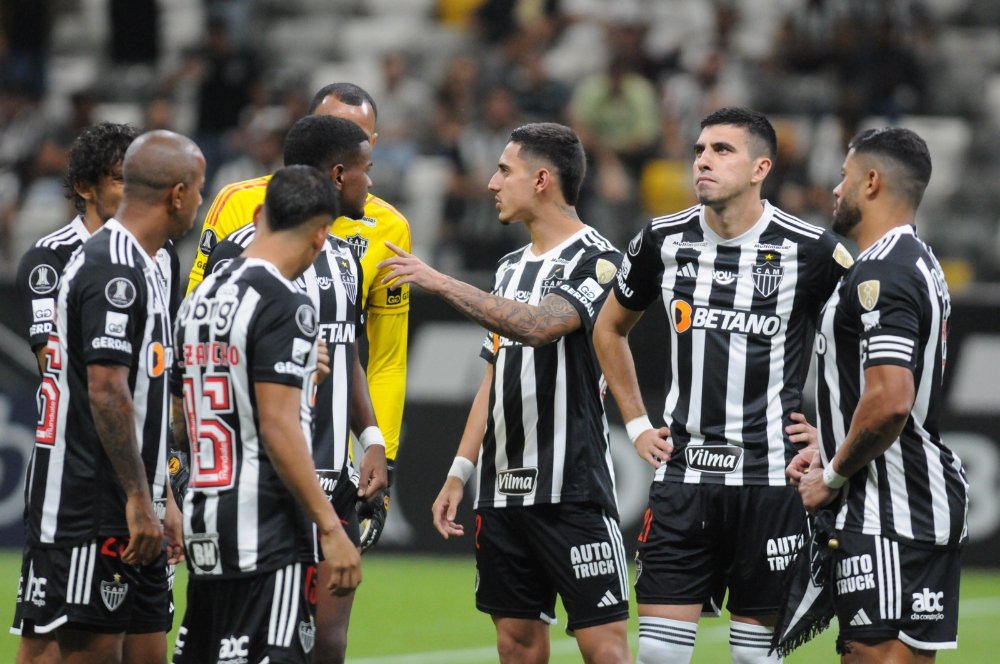 Jogadores do Atlético antes de duelo com o Caracas pela Libertadores (foto: Alexandre Guzanshe/EM/D.A Press)