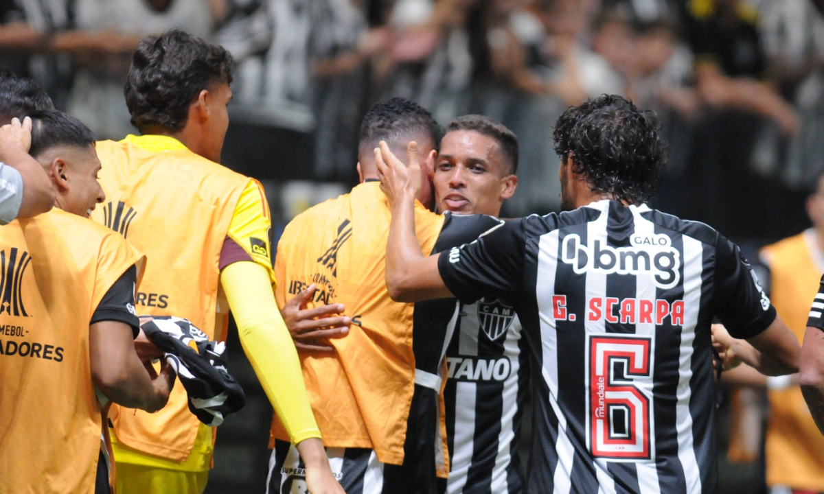 Pedrinho brilha, Atlético goleia Caracas e garante liderança na Libertadores &#060; No Ataque