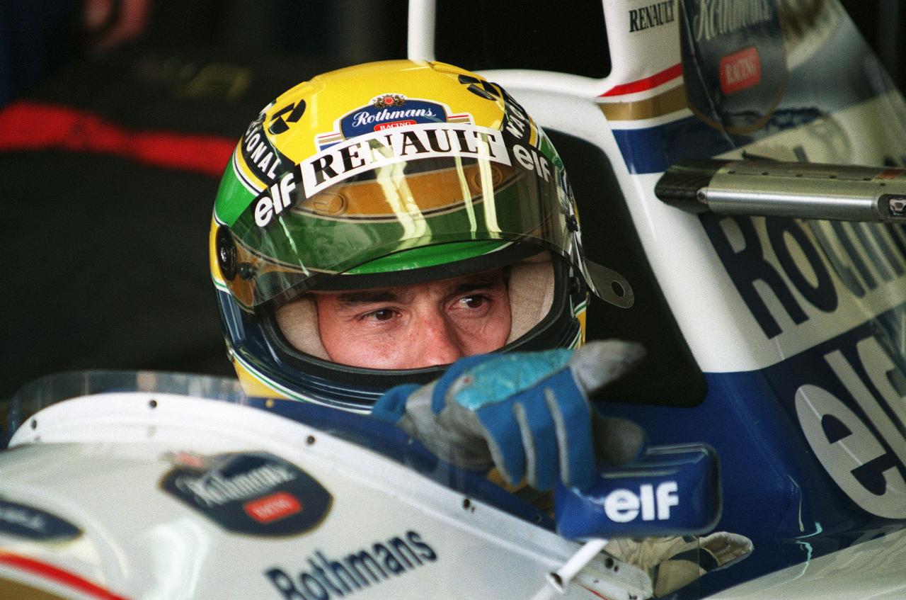 Ayrton Senna em carro da Williams, durante os testes para o GP de San Marino, no dia anterior ao acidente fatal - (foto: JEAN-LOUP GAUTREAU/AFP)