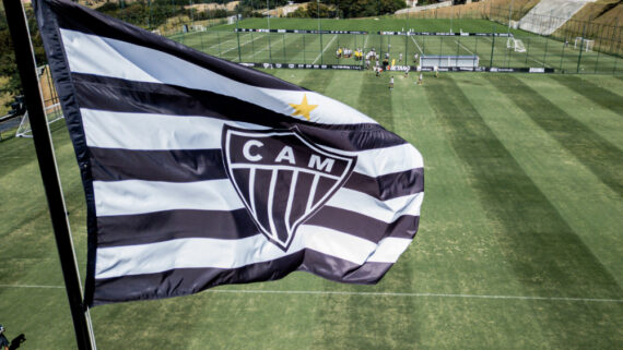 Bandeira do Atlético na Cidade do Galo (foto: Pedro Souza/Atlético)