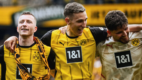 Jogadores do Borussia Dortmund durante despedida de Reus do Signal Iduna Park (foto: Divulgação/X/Borussia Dortmund)