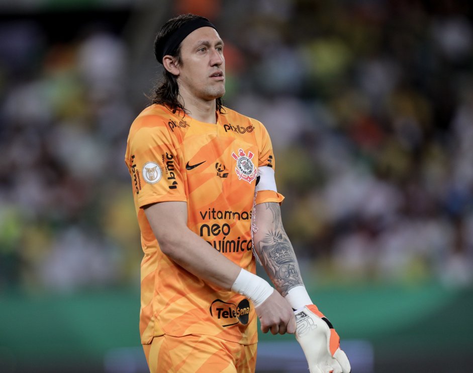 Cássio, goleiro do Corinthians, ajeitando a luva (foto: Rodrigo Coca/Corinthians)