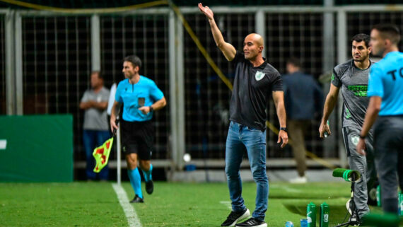 Cauan de Almeida em jogo contra o Vila Nova, pela Série B (foto: Mourão Panda/América)