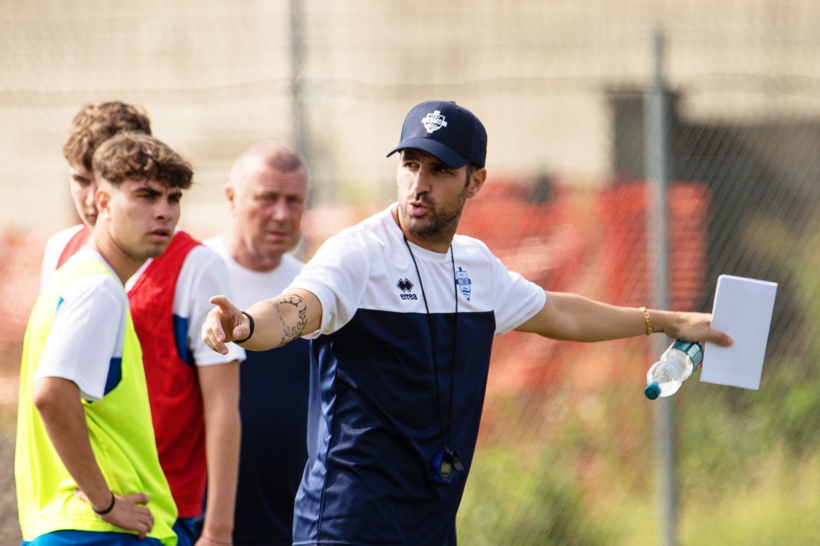 Cesc Fàbregas, técnico do Como, durante treinamento (foto: Reprodução/Como)