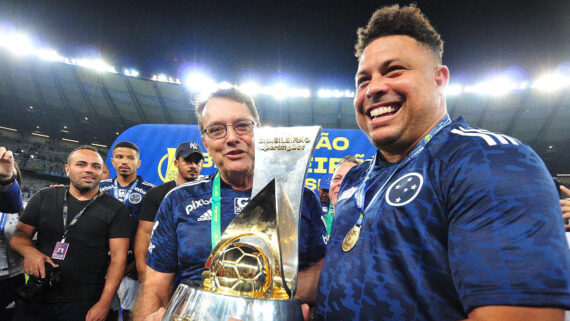 Como dirigente, Ronaldo foi campeão da Série B de 2022 pelo Cruzeiro (foto: Ramon Lisboa/EM/D.A Press)