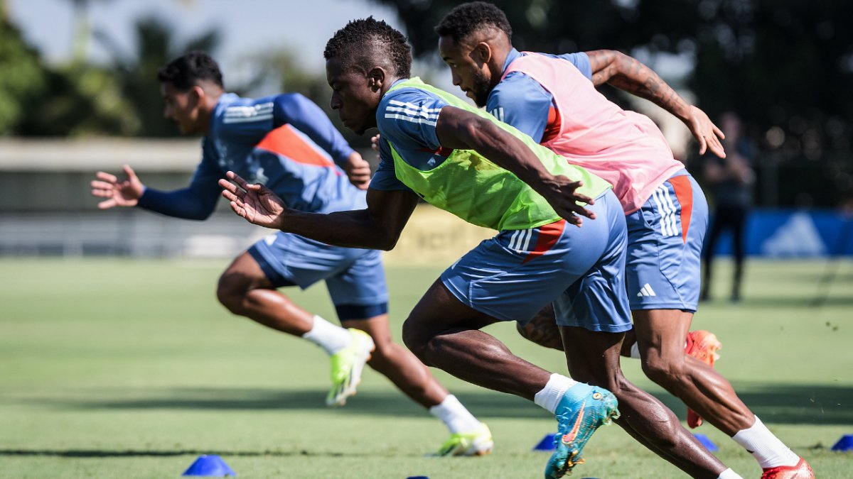 Jogadores do Cruzeiro treinam antes de partida contra a Universidad Católica (foto: Gustavo Aleixo/Cruzeiro)