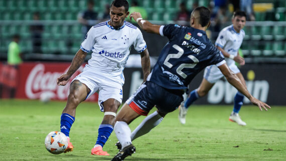 Alianza e Cruzeiro se enfrentaram na Copa Sul-Americana (foto: Gustavo Aleixo/Cruzeiro)