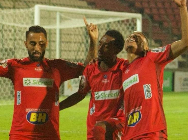 Jogadores do Democrata-SL comemoram gol (foto: Divulgação/Democrata-SL)