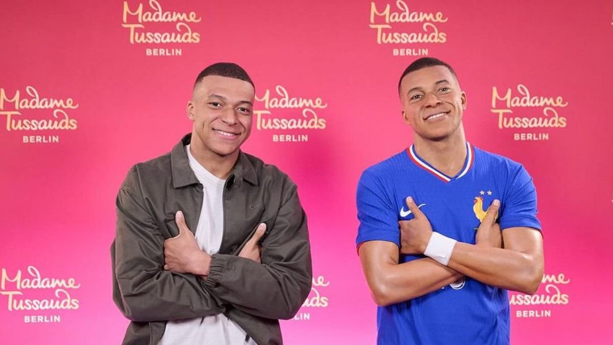 Mbappé e estátua de cera (foto: Reprodução/Redes Sociais)