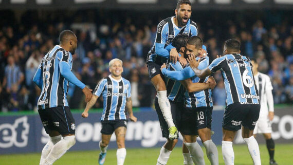 Jogadores do Grêmio (foto: Albari Rosa/AFP)
