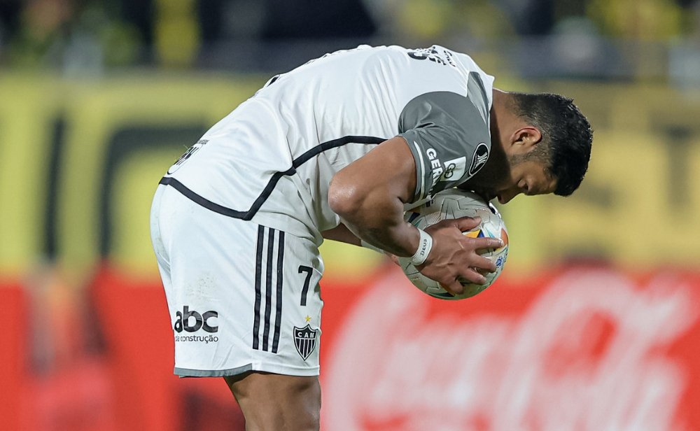 Hulk, atacante do Atlético, em ação contra o Peñarol na Libertadores (foto: Pedro Souza/Atlético)