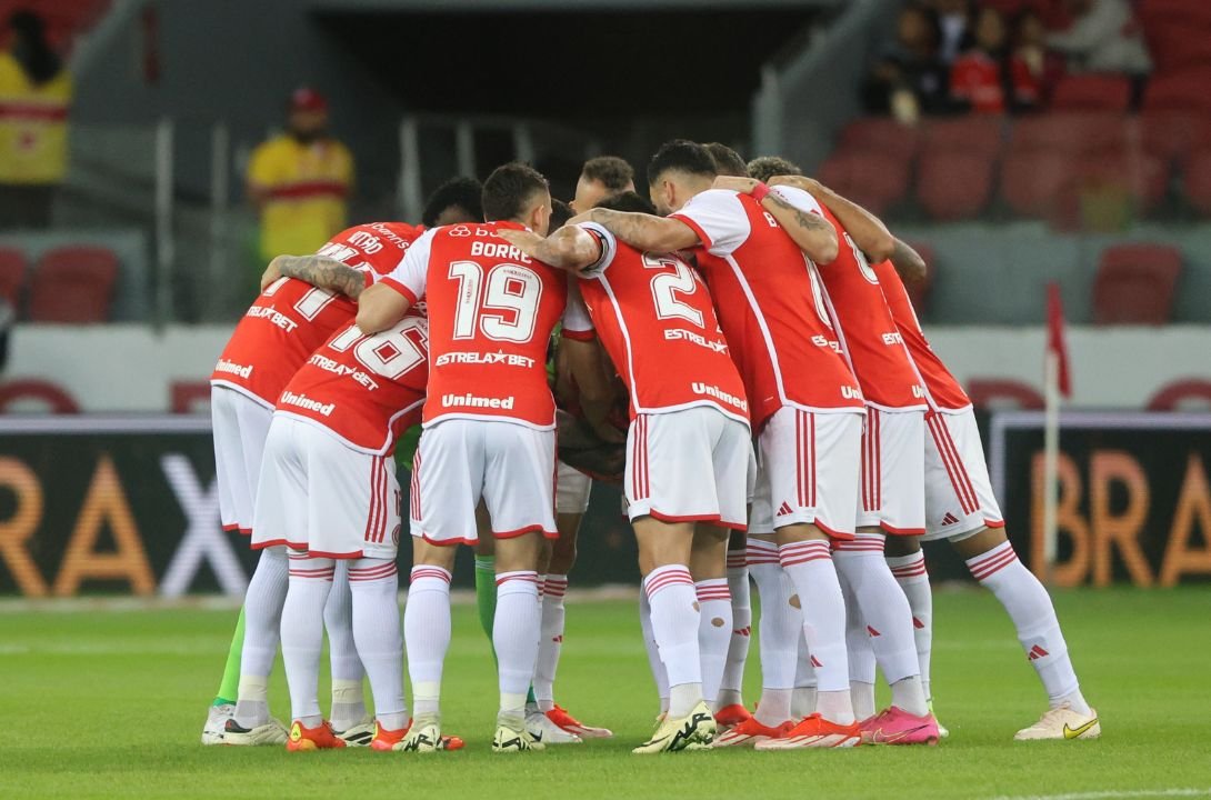 Jogadores do Internacional reunidos em campo (foto: Ricardo Duarte / Internacional)