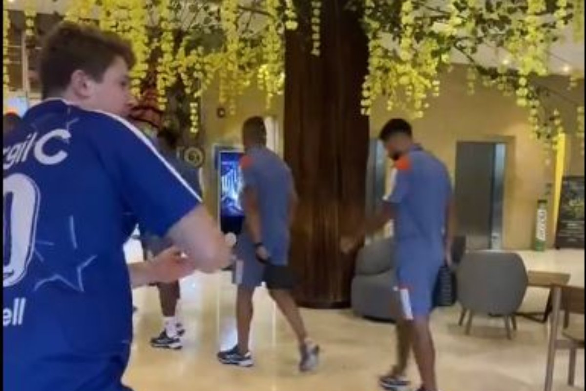 Trecho do vídeo que mostra torcedores sendo ignorados pelos jogadores do Cruzeiro (foto: Reprodução)