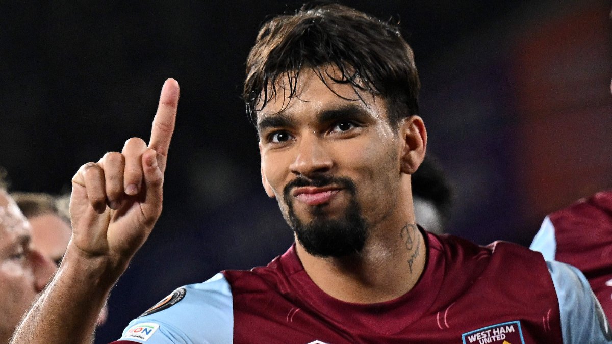 Lucas Paquetá gesticulando com a mão (foto: Ben Stansall / AFP)