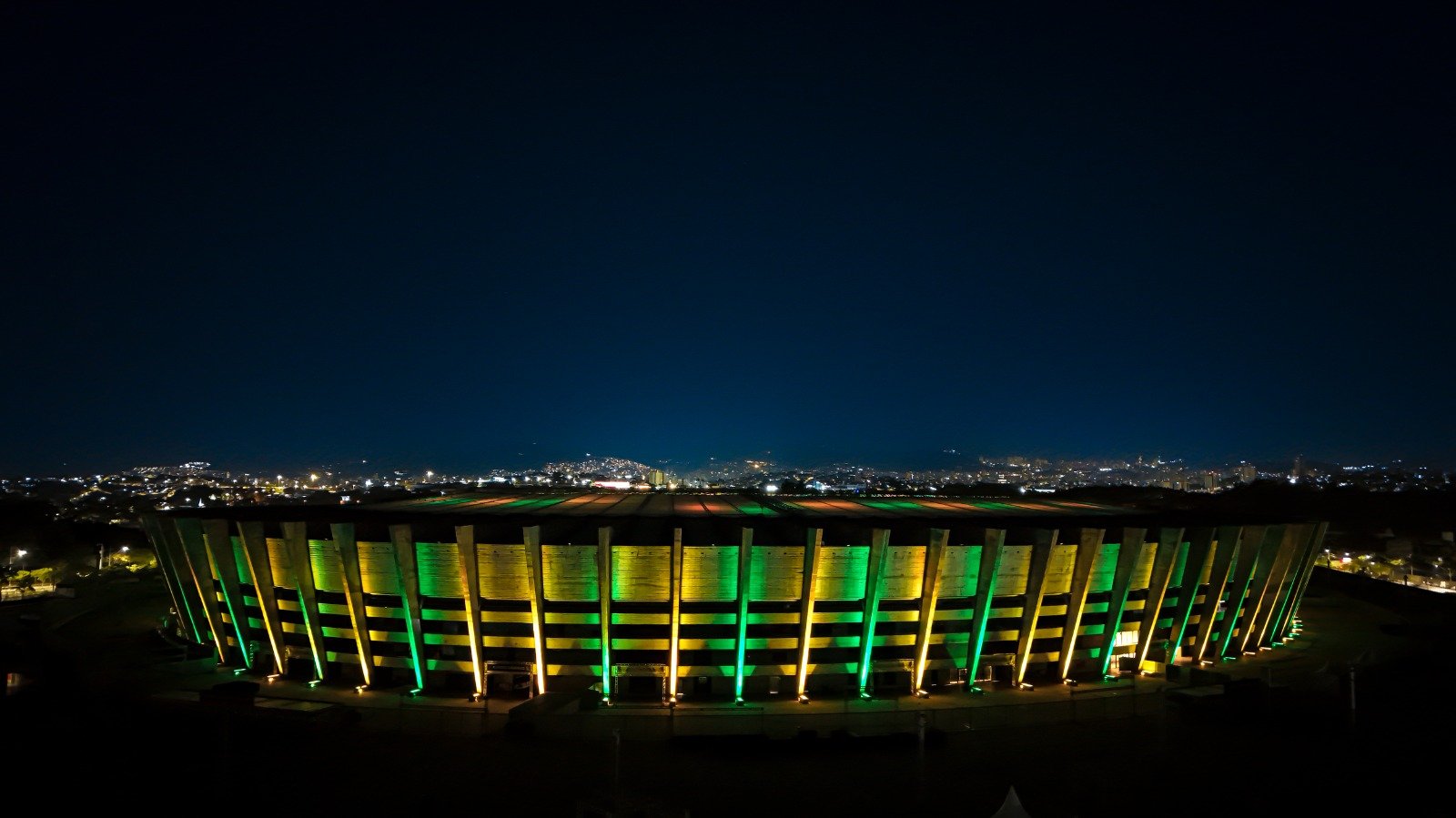 Mineirão colorido em verde e amarelo (foto: Mineirão/Agência i7)