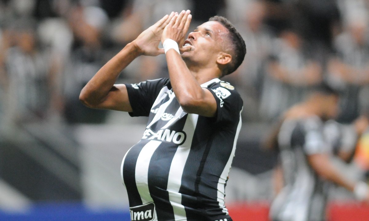 Pedrinho comemora gol pelo Atlético contra o Caracas (foto: Alexandre Guzanshe/EM/DA.Press)