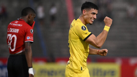 Rodríguez comemora gol pelo Peñarol contra o Caracas (foto: FEDERICO PARRA / AFP)