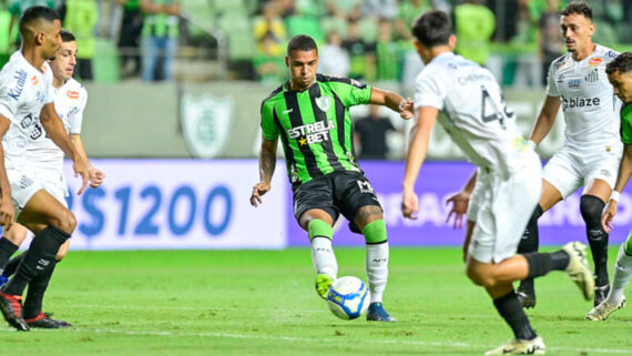 Renato Marques em jogo contra o Santos, pela Série B (foto: Mourão Panda/América)