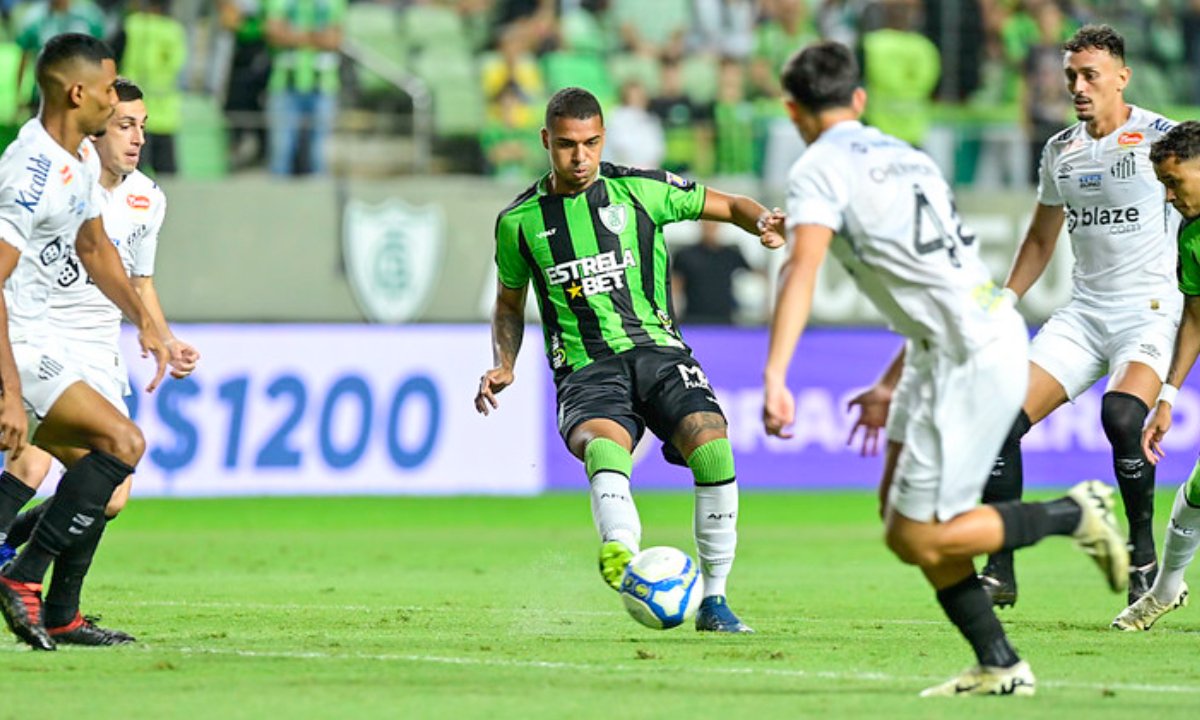 Renato Marques em jogo contra o Santos, pela Série B (foto: Mourão Panda/América)