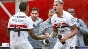 Jogadores do São Paulo comemoram gol - Crédito: 