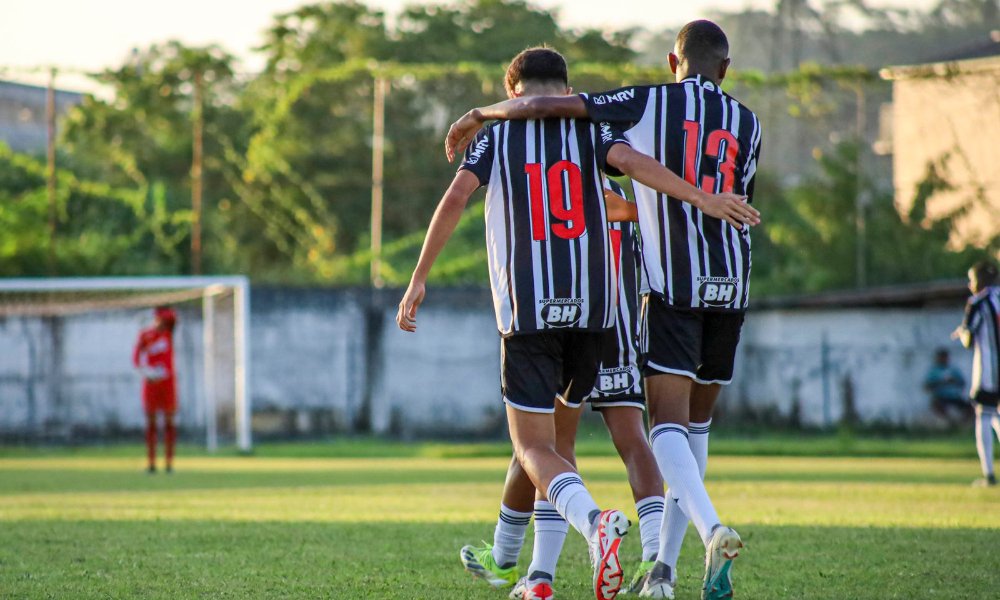 Jogadores do time sub-17 do Atlético (foto: Dan Costa / BHFOTO)
