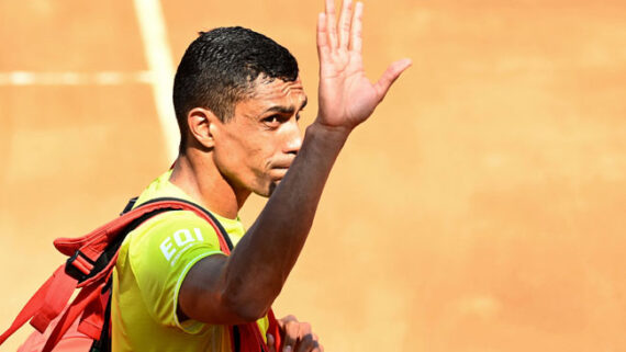 Thiago Monteiro se despede do Masters de Roma nas oitavas de final (foto: ISABELLA BONOTTO/AFP)