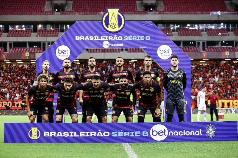 Time do Sport antes de jogo contra o Avaí na Série B (foto: Paulo Paiva/Sport)