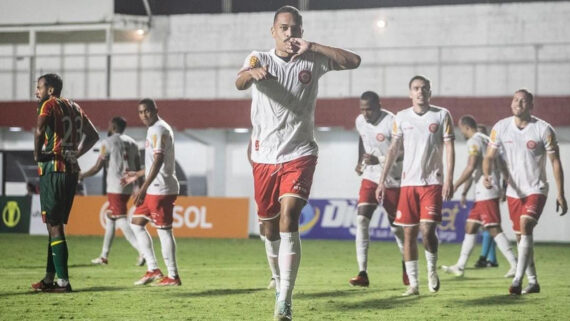 Mikael fez o gol da vitória do Tombense sobre o Sampaio Corrêa (foto: Victor Souza/Tombense)