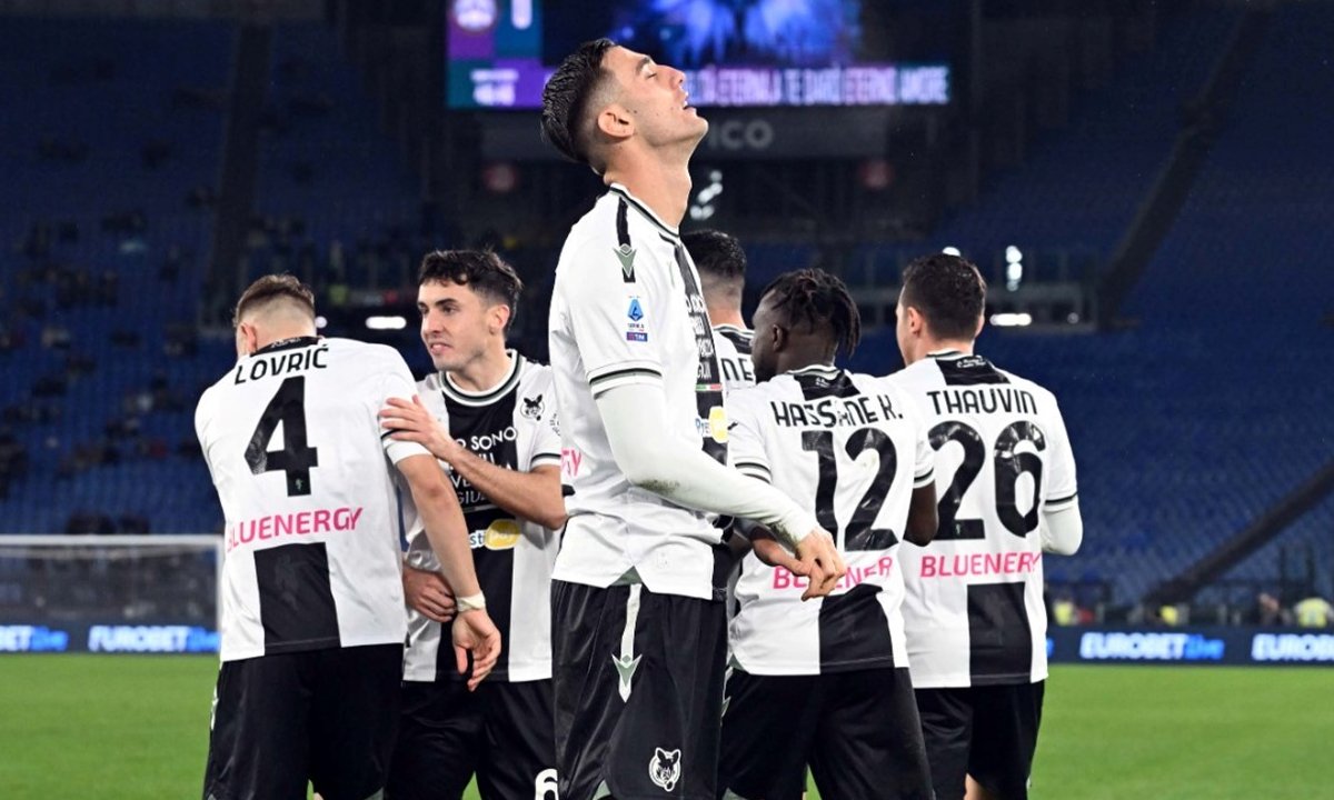 Camisas de todos os jogadores da Udinese serão leiloadas (foto: Divulgação)