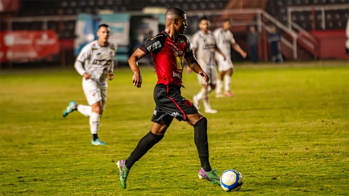 Vicente, atacante do Pouso Alegre (foto: Divulgação/Pouso Alegre)