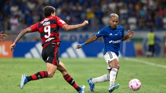 Pedro, do Flamengo, e Matheus Pereira, do Cruzeiro (foto: Staff Images / Cruzeiro)