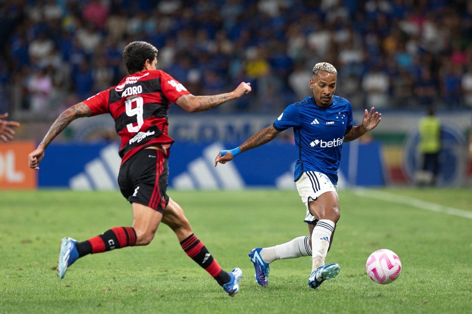 Pedro, do Flamengo, e Matheus Pereira, do Cruzeiro (foto: Staff Images / Cruzeiro)