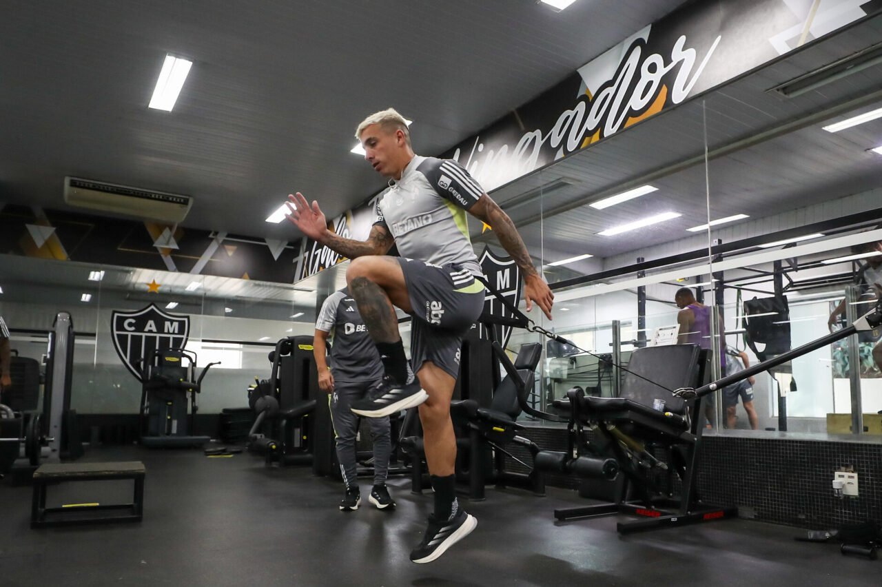 Saravia faz exercício físico na Cidade do Galo (foto: Daniela Veiga / Atlético)