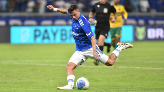 Álvaro Barreal em jogo do Cruzeiro (foto: Ramon Lisboa/EM/D.A.Press)